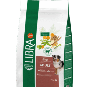 libra cão adulto com vaca